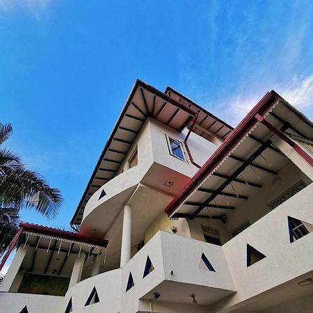 Hotel The Finz Hikkaduwa Exterior foto